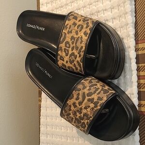 Donald Pliner Sandals size 9 1/2, cute Cheetah print